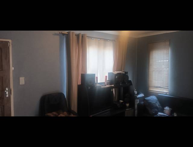 3 BEDROOM FREEHOLD FOR SALE IN WINDMILL PARK